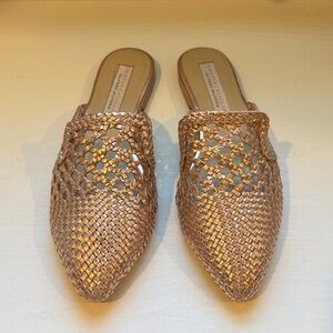 Chinese Laundry Women's Woven Slip-On Mules